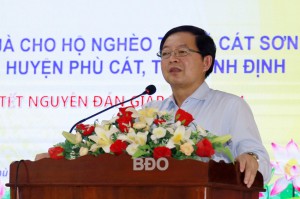 Bí thư Tỉnh ủy Hồ Quốc Dũng dự chương trình tặng quà Tết tại hai xã Cát Lâm và Cát Sơn (huyện Phù Cát)