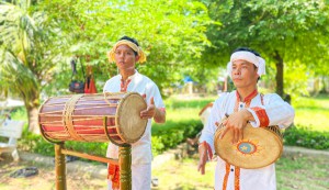 Độc đáo biểu diễn nghệ thuật Chăm bên tháp cổ nghìn tuổi ở Bình Định