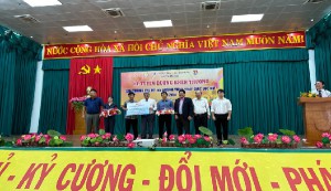 Trao 50 suất hỗ trợ kinh phí học tập cho học sinh nghèo Bình Định