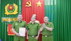 Khen thưởng Phòng Cảnh sát kinh tế Công an tỉnh Bình Định