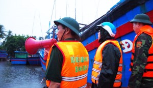 BĐBP Bình Định kêu gọi tàu thuyền di chuyển khỏi vùng nguy hiểm của bão số 3