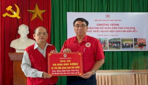 Hội Chữ thập đỏ Bình Định trao quà hỗ trợ tỉnh Phú Thọ bị ảnh hưởng bởi cơn bão số 3