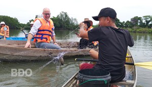 Đại sứ quán Canada cùng UNDP khảo sát địa bàn dự án thích ứng với biến đổi khí hậu