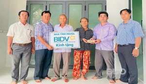 Bàn giao nhà tình nghĩa ở xã Nhơn Châu