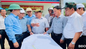 Phó Chủ tịch UBND tỉnh Nguyễn Tự Công Hoàng kiểm tra tiến độ tuyến đường nối QL 19 với KCN Becamex VSIP Bình Định và đến Cảng Quy Nhơn