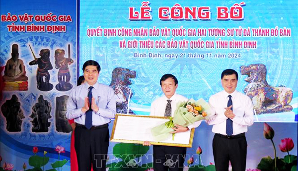 Công nhận bảo vật Quốc gia 'Hai tượng sư tử đá thành Đồ Bàn'